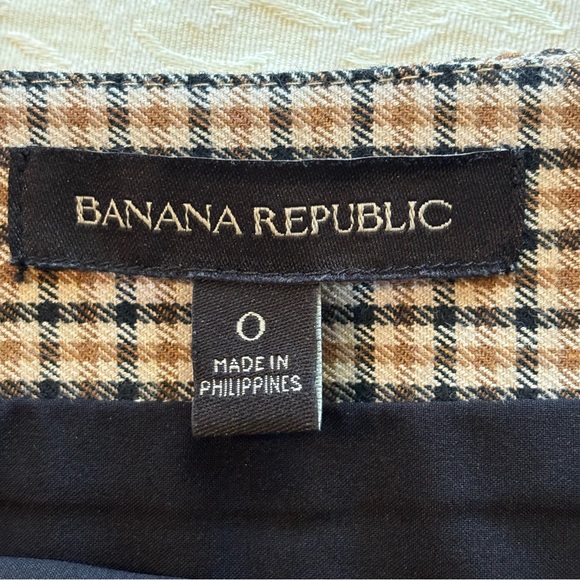 Banana Republic Lightweight Plaid Skirt, Size 0 - Picture 7 of 11